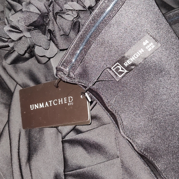 NWT Black Size 6 Unmatched BYU Gown - Picture 14 of 15